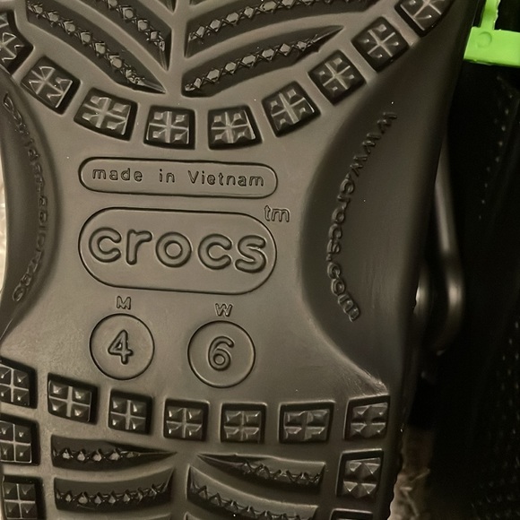 CROCS | Black Classic Crocs - Picture 7 of 7